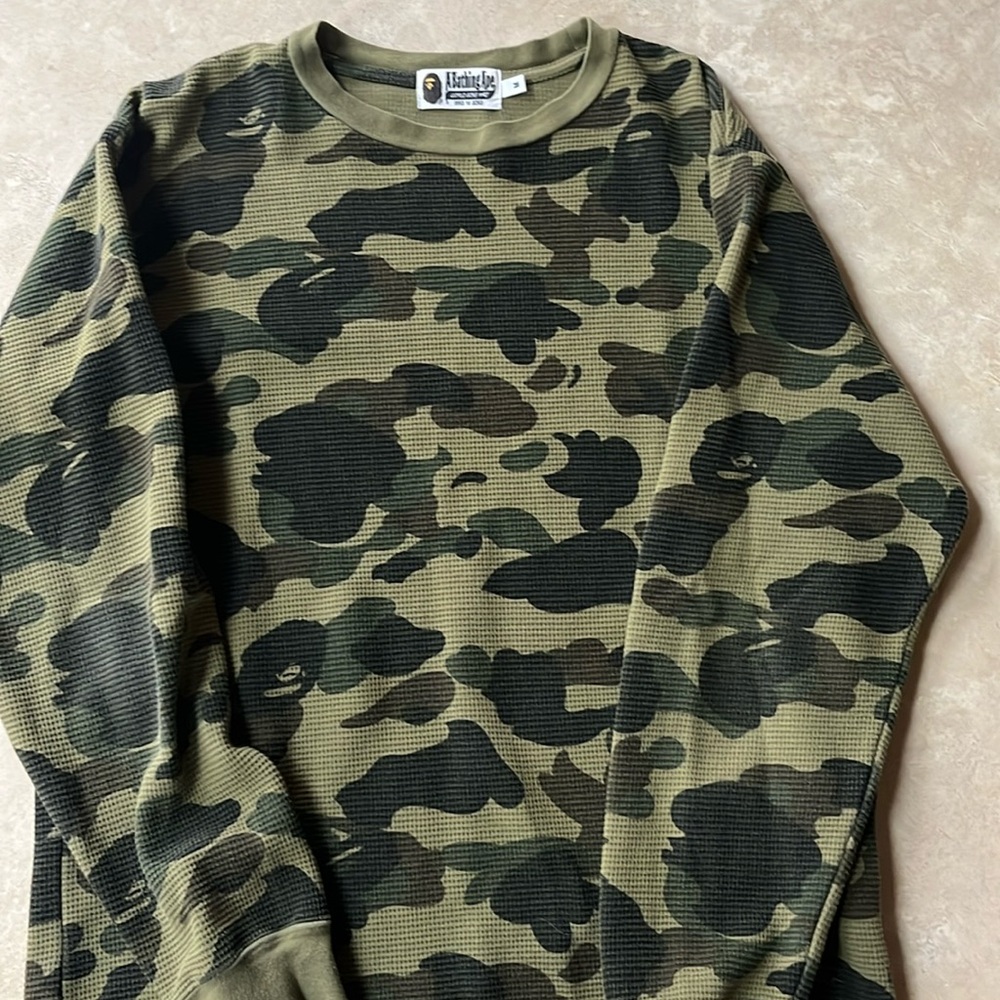Men’s medium camouflage A Bathibg Ape shirt waffle material.